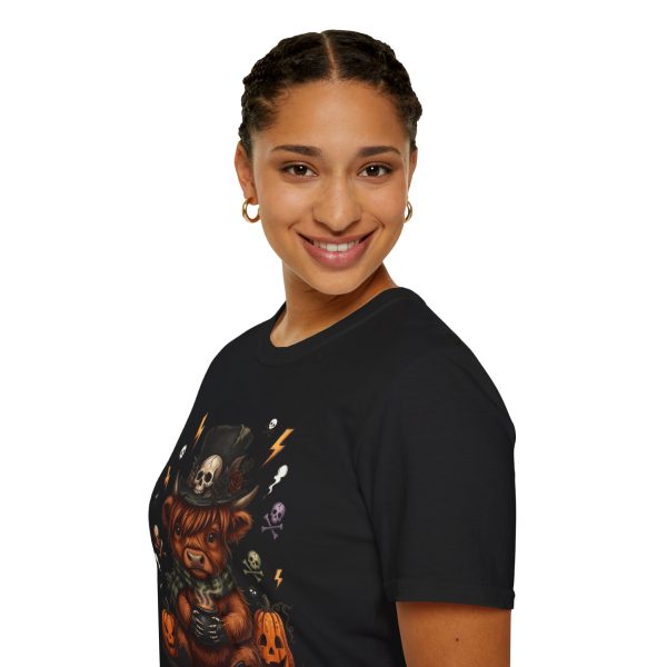 11310709962215594016_2048.jpeg Halloween Highland Cow T‑Shirt — Spooky Skull Top Hat Pumpkin Design